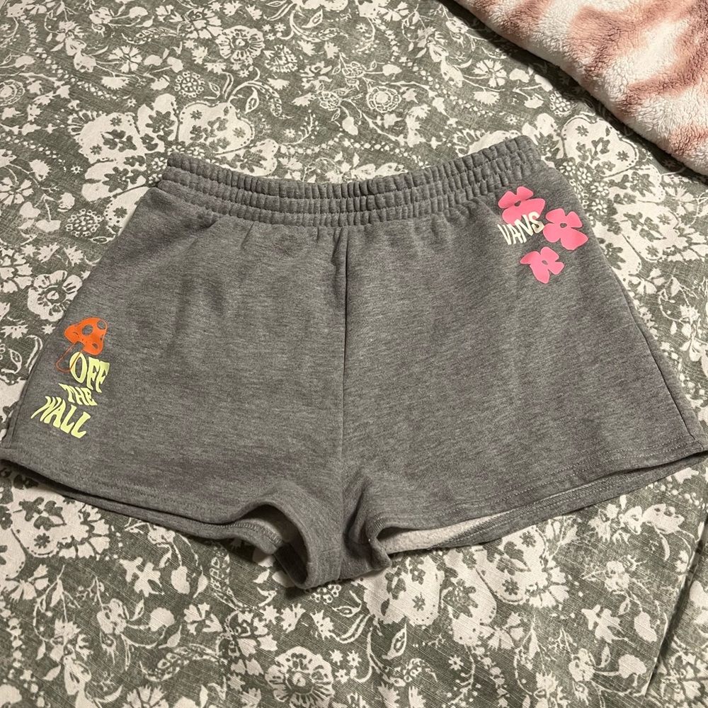 Vans Off the Wall Sophie Shorts☯️